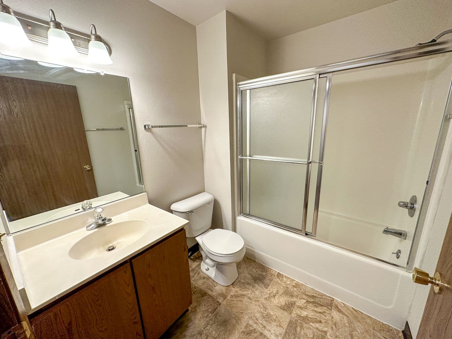 Ames Apartment: 225 N Hyland Ave