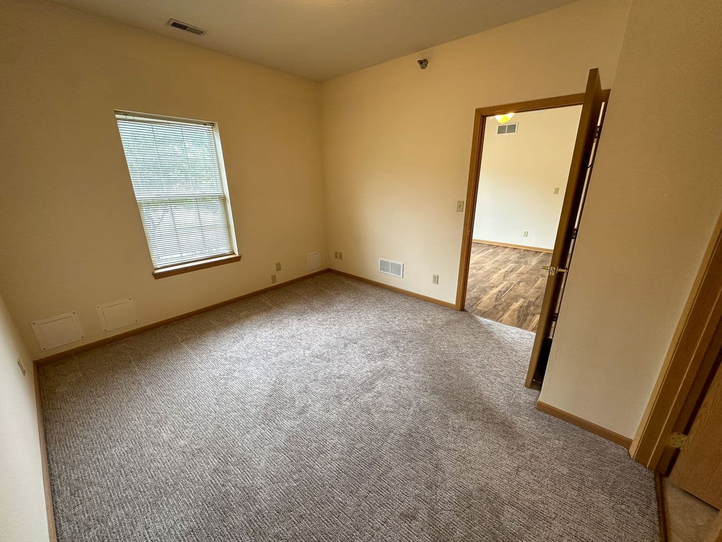 Ames Apartment: 210 Gray Ave