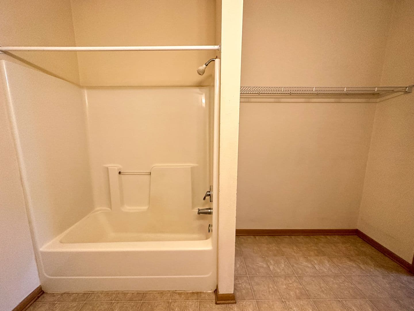 Ames Apartment: 210 Gray Ave