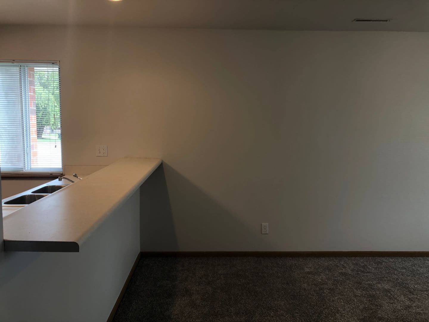 Ames Apartment: 1401 N Dakota Ave