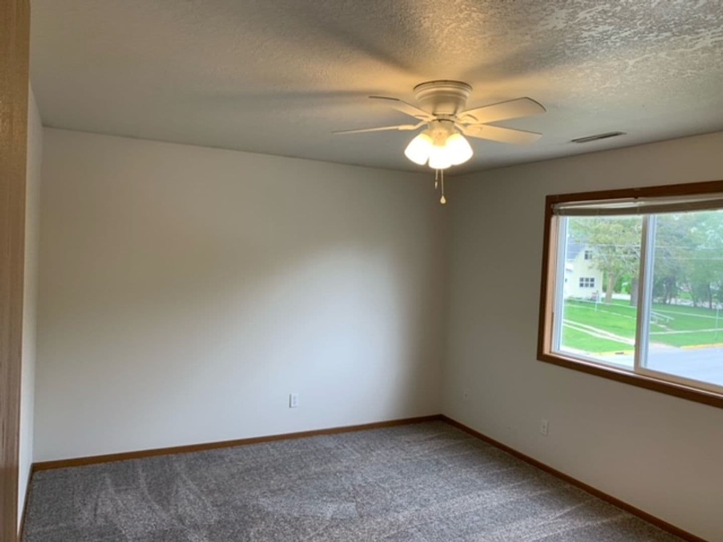 Ames Apartment: 428 S 4th St