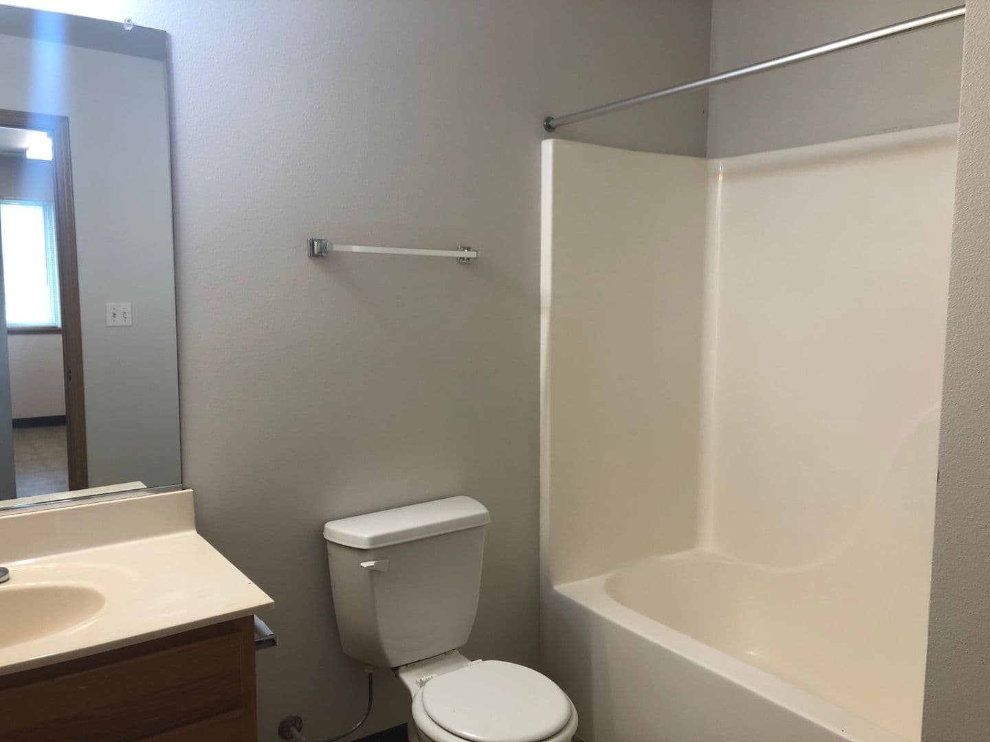 Ames Apartment: 1401 N Dakota Ave