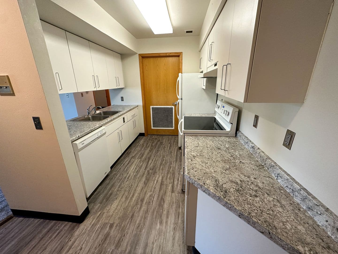 Ames Apartment: 245 N Hyland Ave