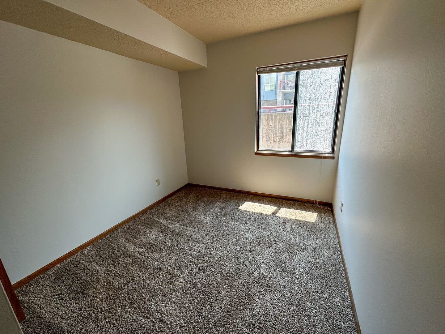 Ames Apartment: 246 N Hyland Ave