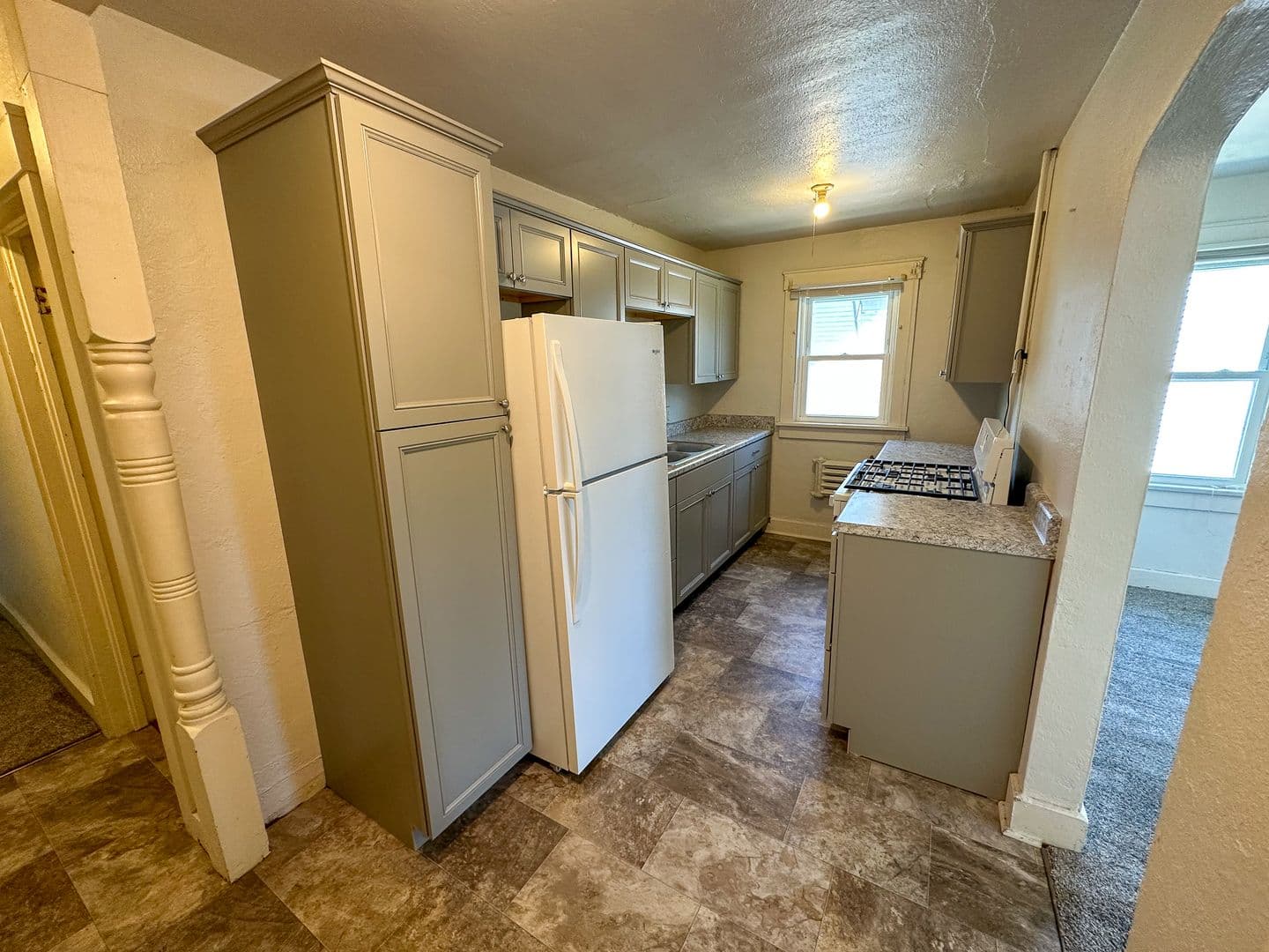 Ames Apartment: 141 Campus Ave