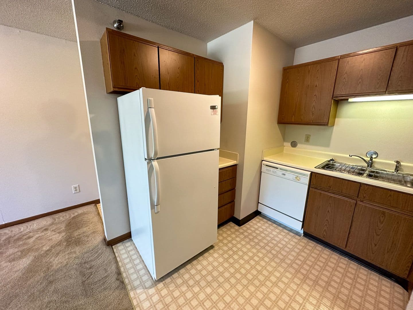 Ames Apartment: 225 N Hyland Ave