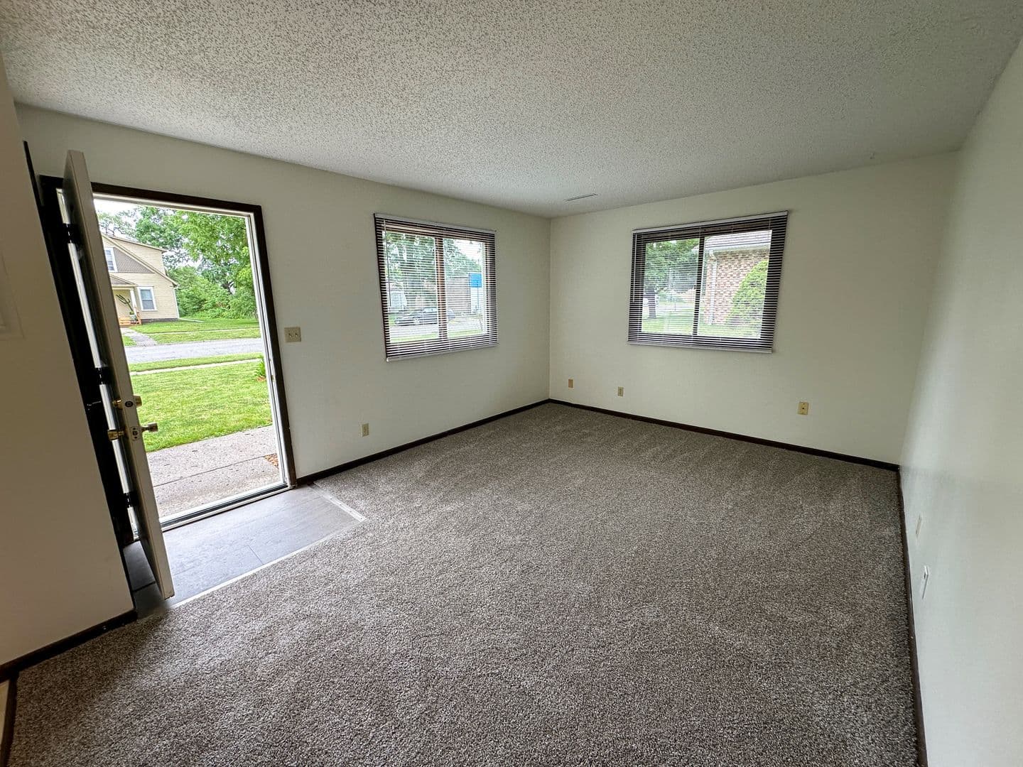 Ames Apartment: 219 Washington Ave