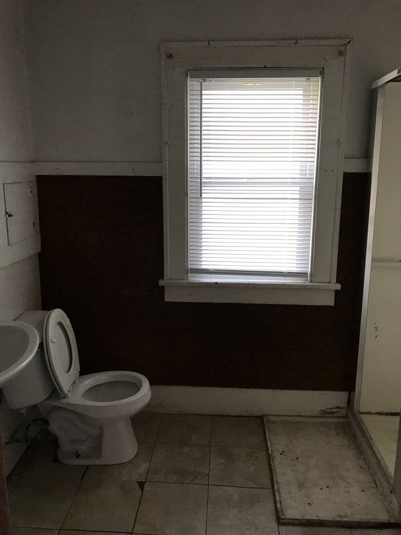 Ames House: 2862 Lincoln Way
