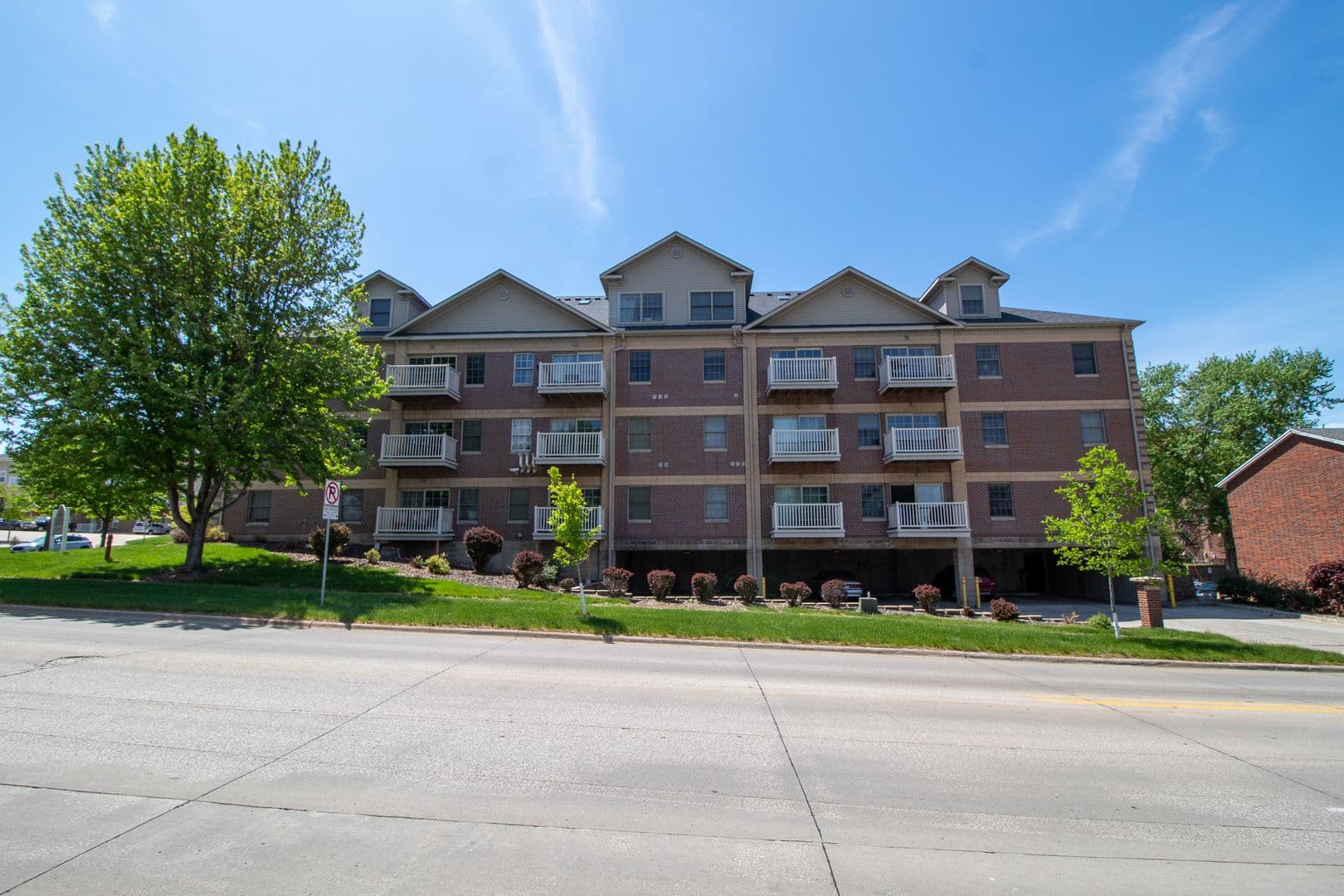 Ames Apartment: 121 Beach Ave