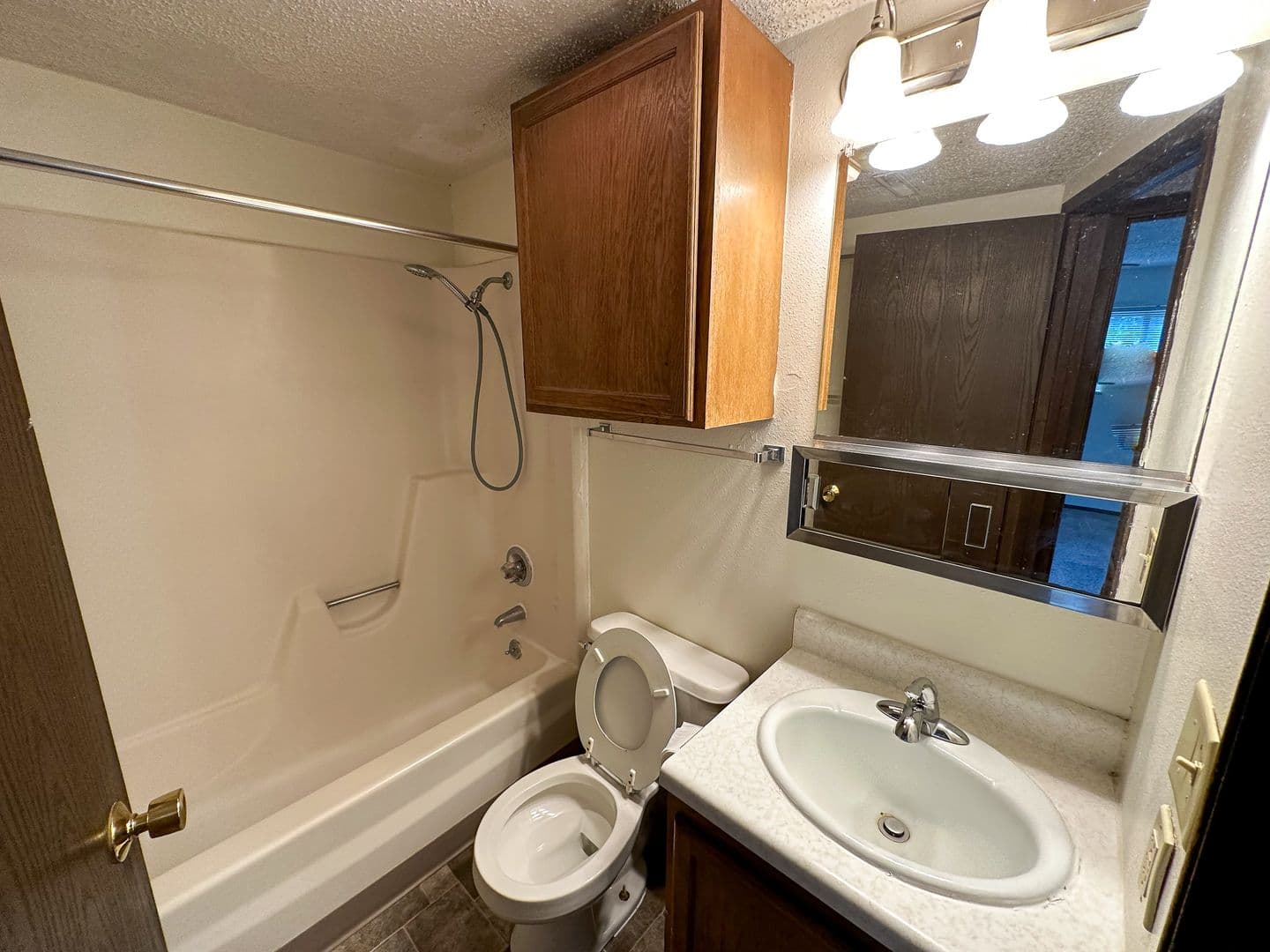 Ames Apartment: 121 Howard Ave