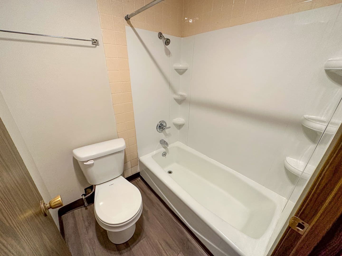 Ames Apartment: 321 Stanton Ave