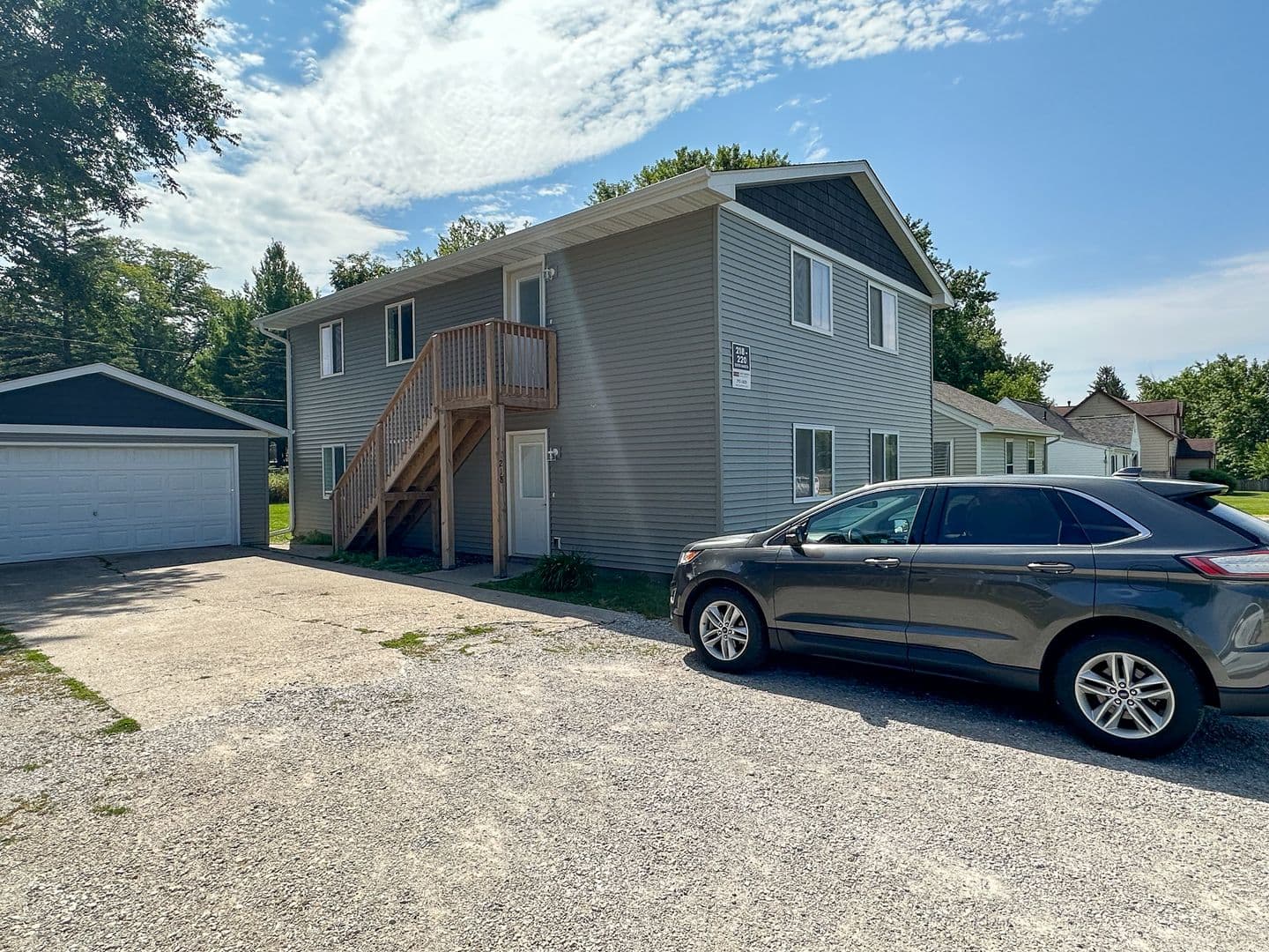 Ames Apartment: 218 S Dakota Ave