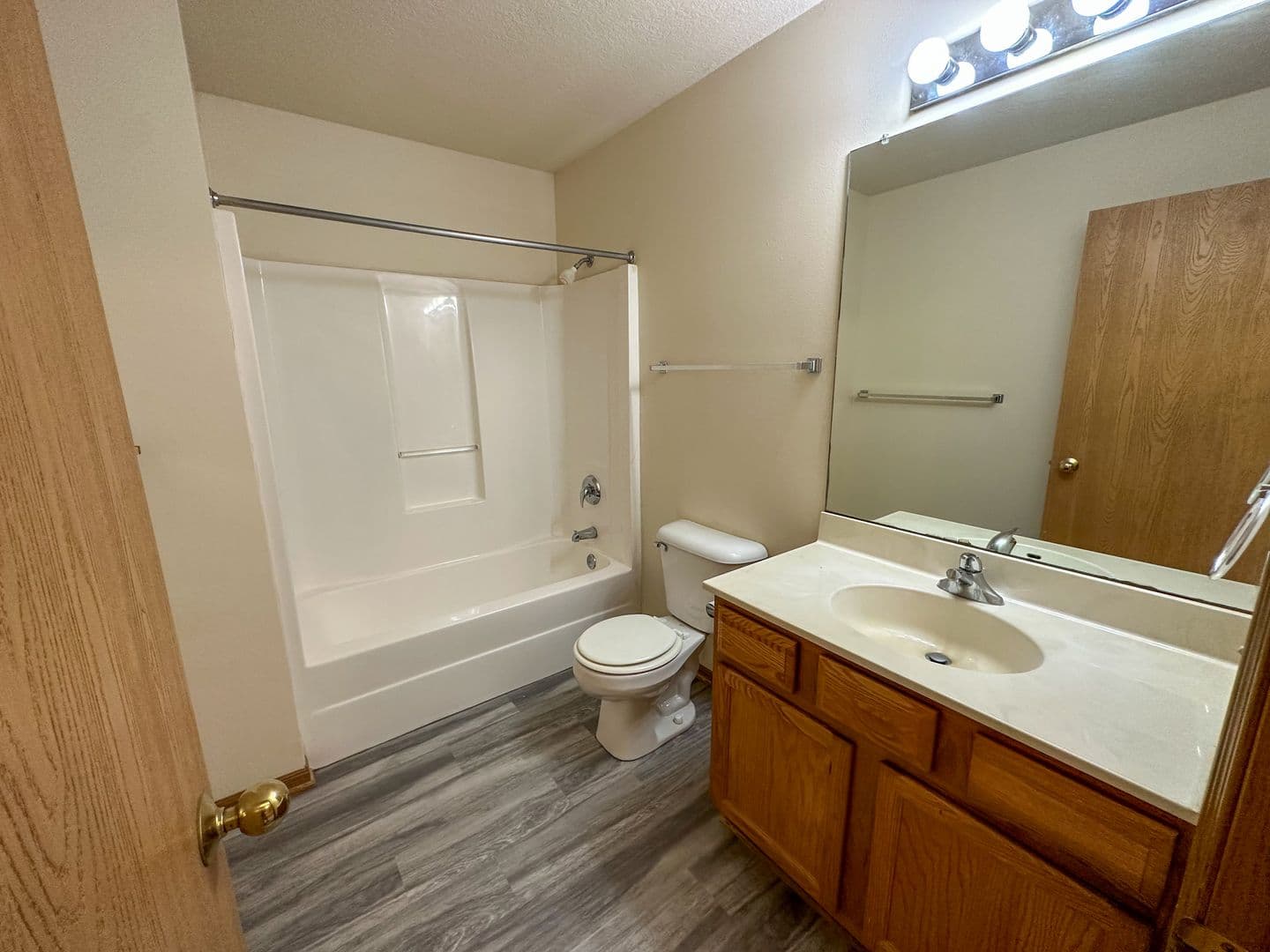 Ames Apartment: 121 Beach Ave
