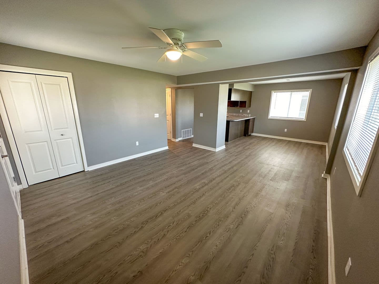 Ames Apartment: 218 S Dakota Ave
