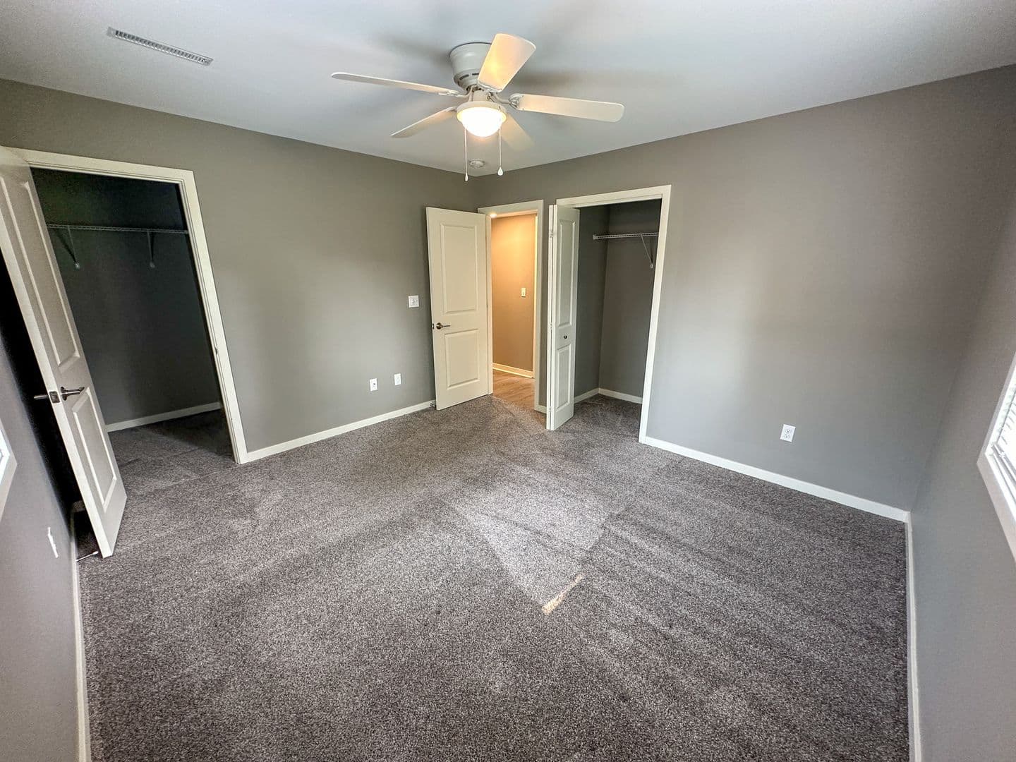 Ames Apartment: 218 S Dakota Ave