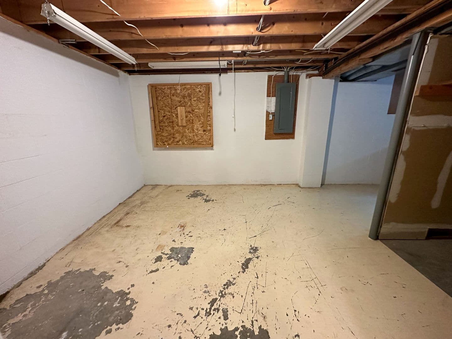 Ames House: 3419 Taft Ave