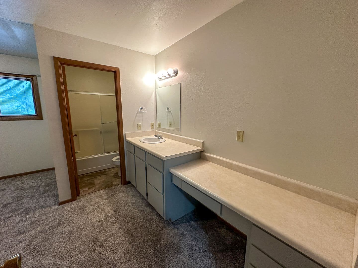 Ames House: 3010 Oakland St