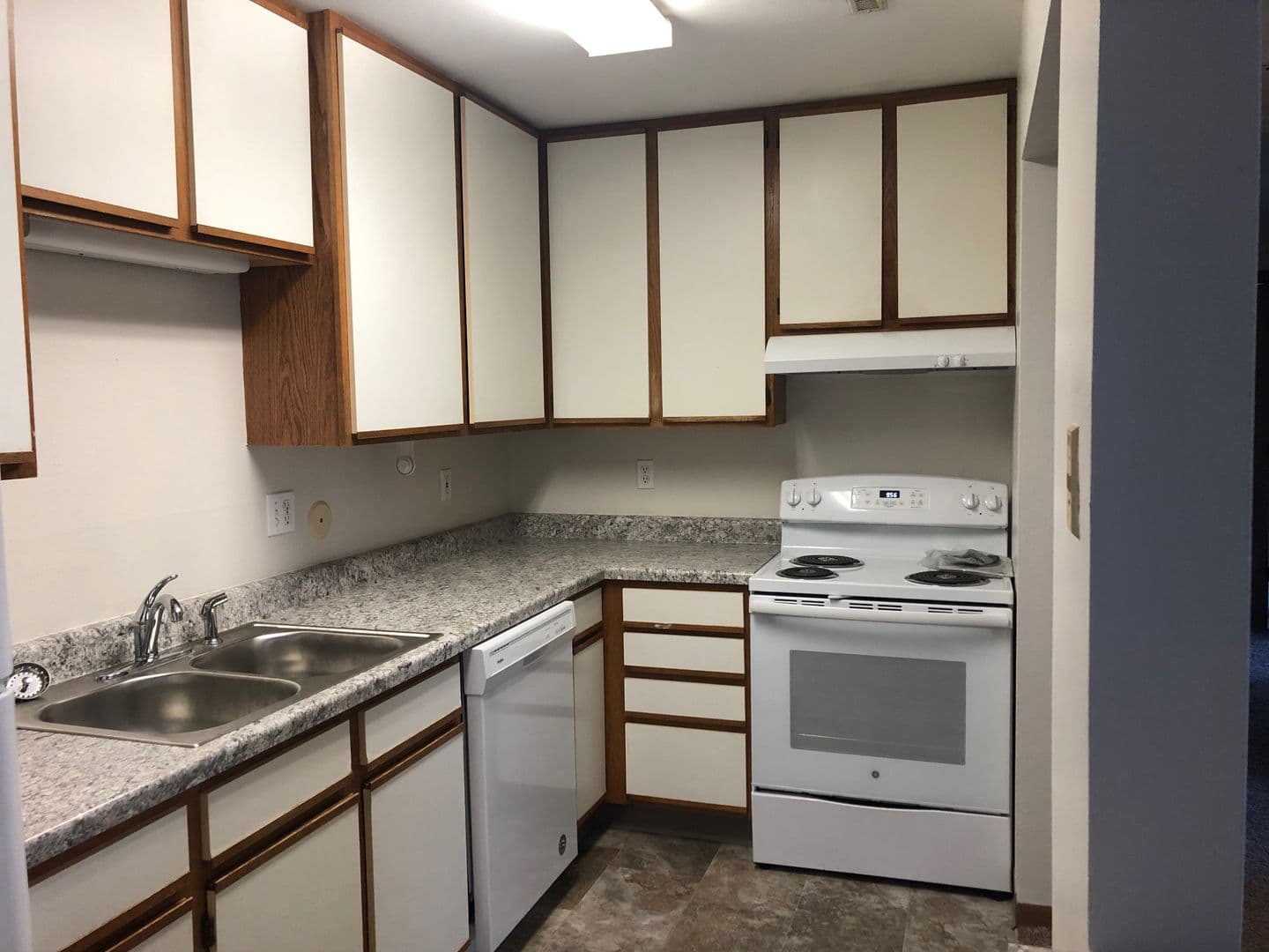 Ames Apartment: 645 Stonehaven Drive