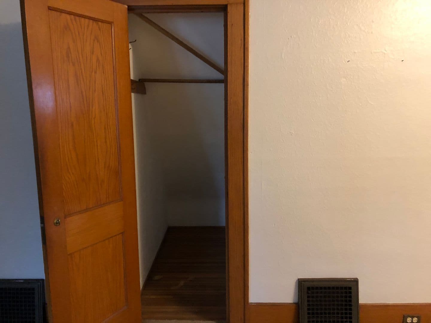 Ames Apartment: 121 Howard Ave