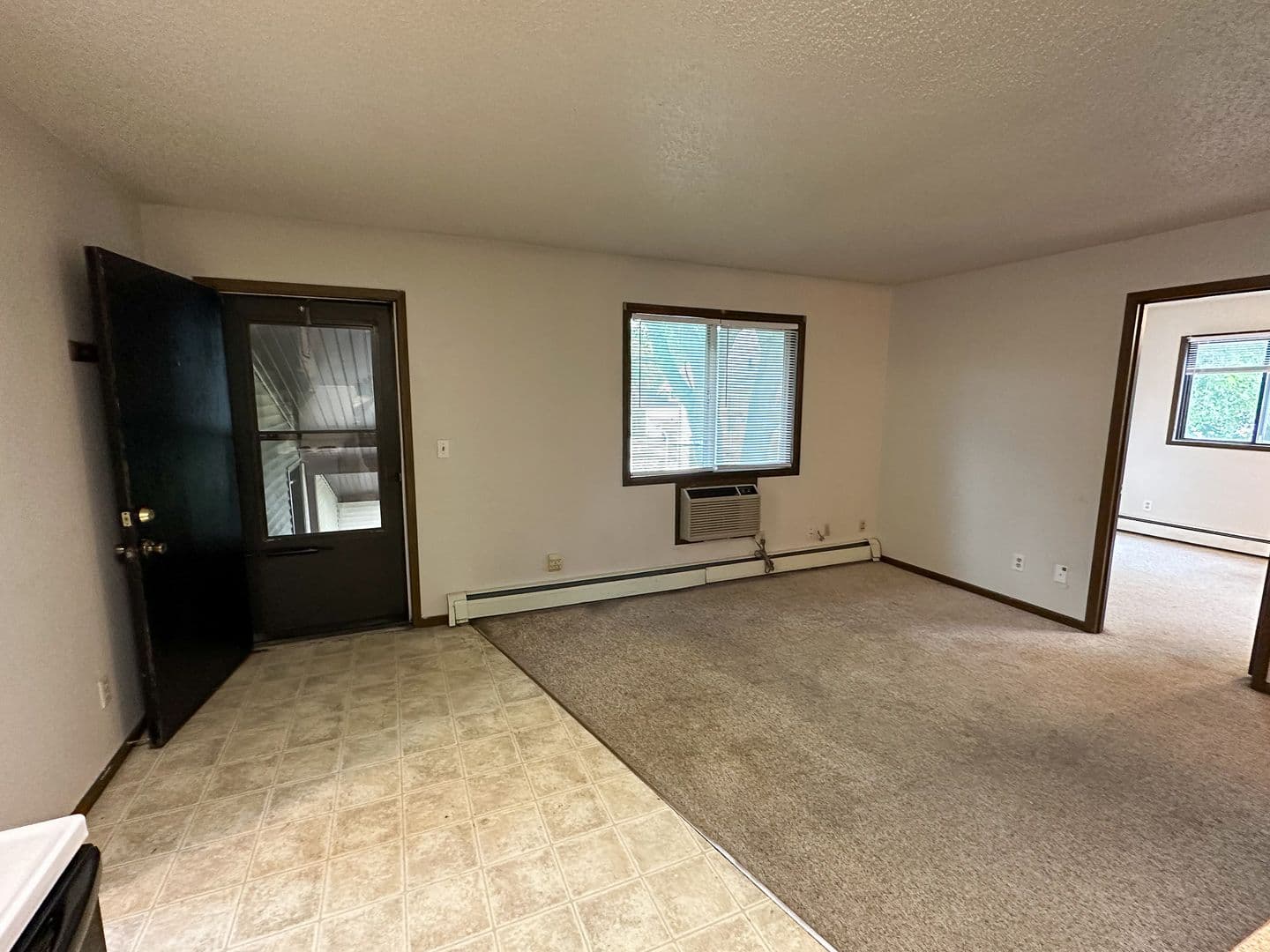 Ames Apartment: 321 Stanton Ave