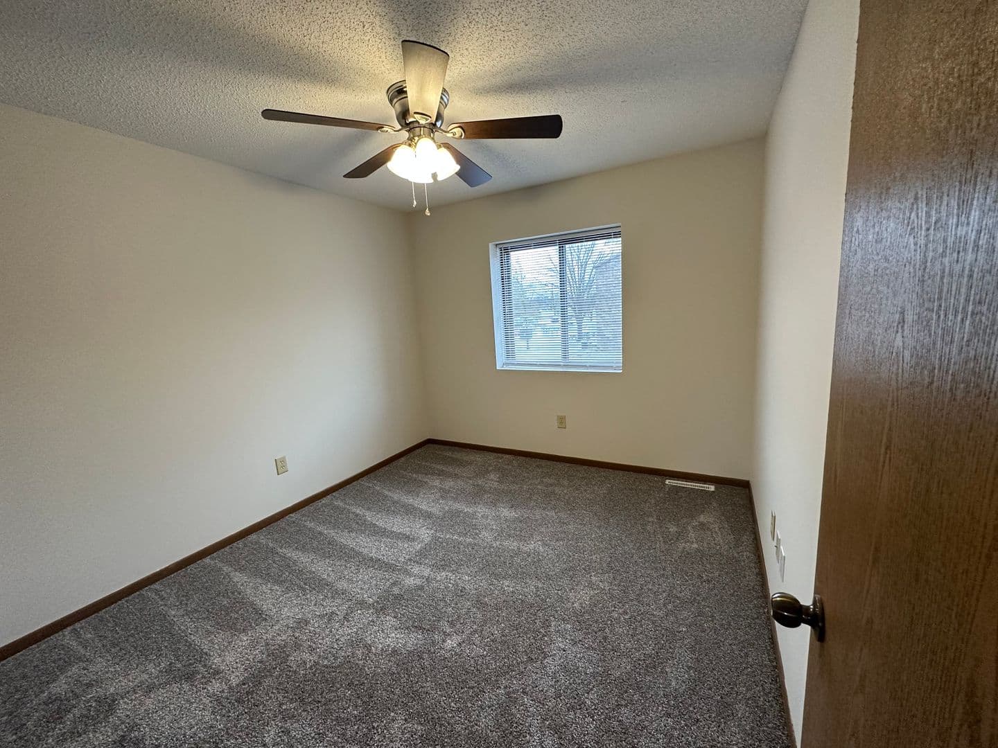 Ames Apartment: 1525 Little Bluestem Ct