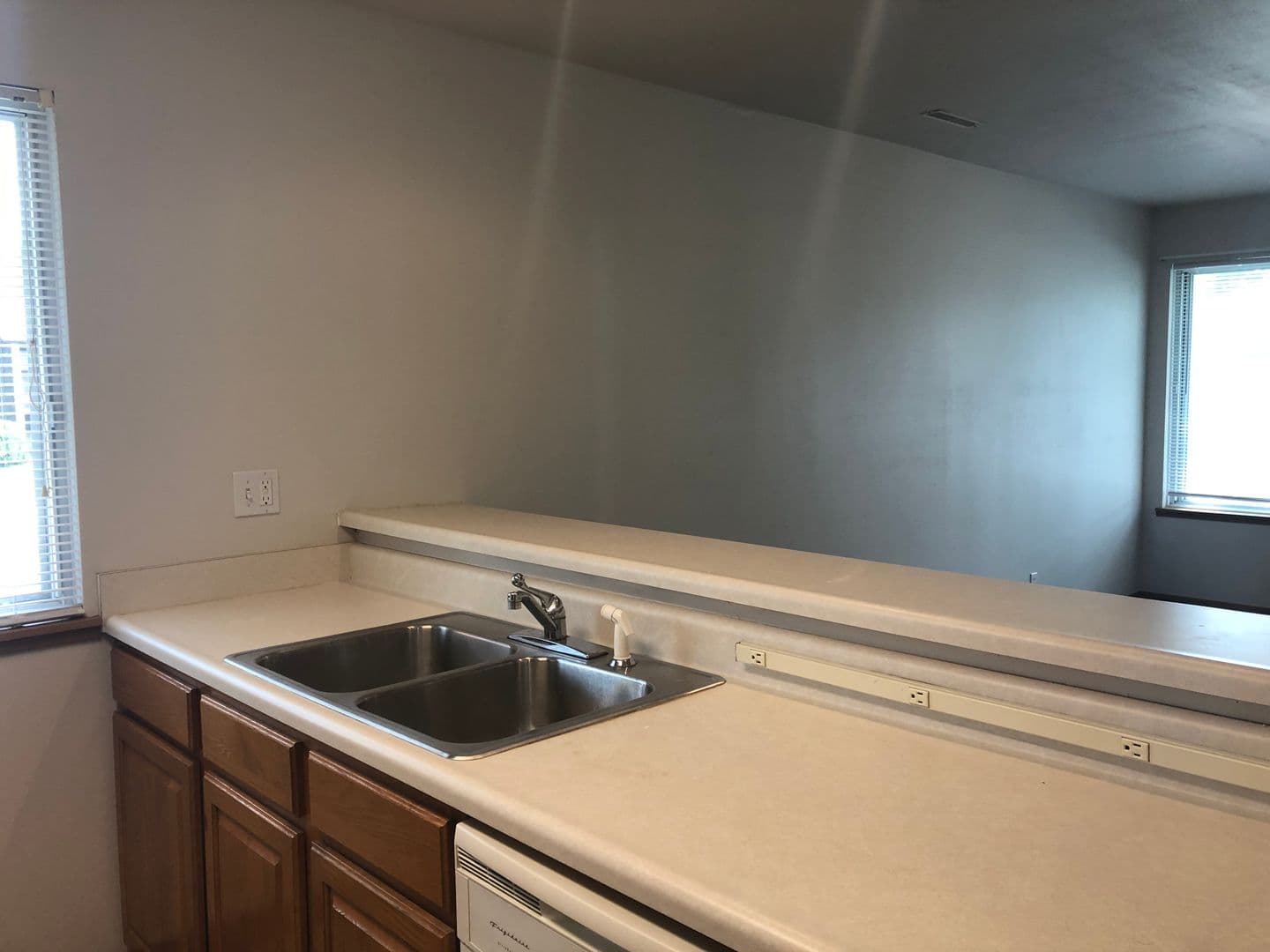 Ames Apartment: 1401 N Dakota Ave