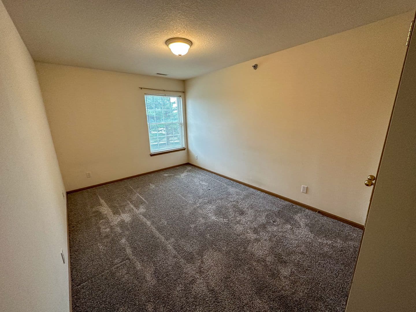 Ames Apartment: 121 Beach Ave