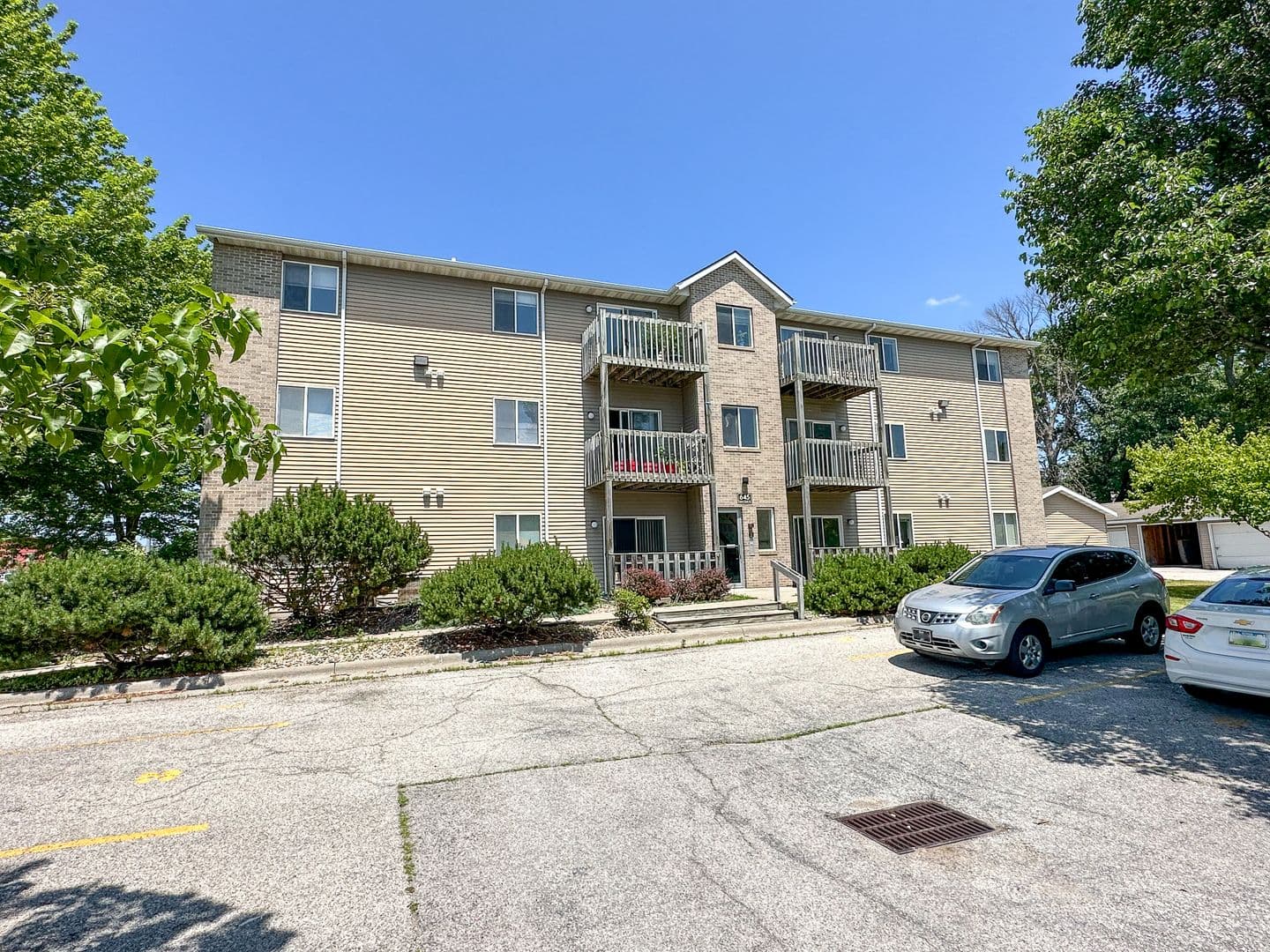 Ames Apartment: 645 Stonehaven Drive