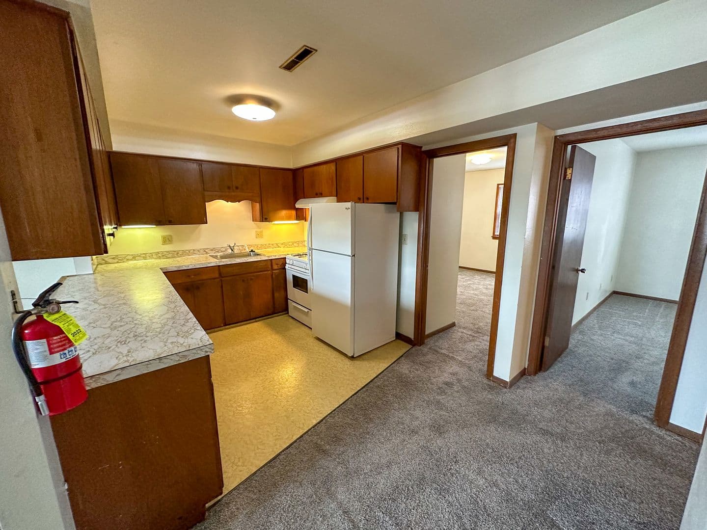 Ames Apartment: 218 N Hyland Ave