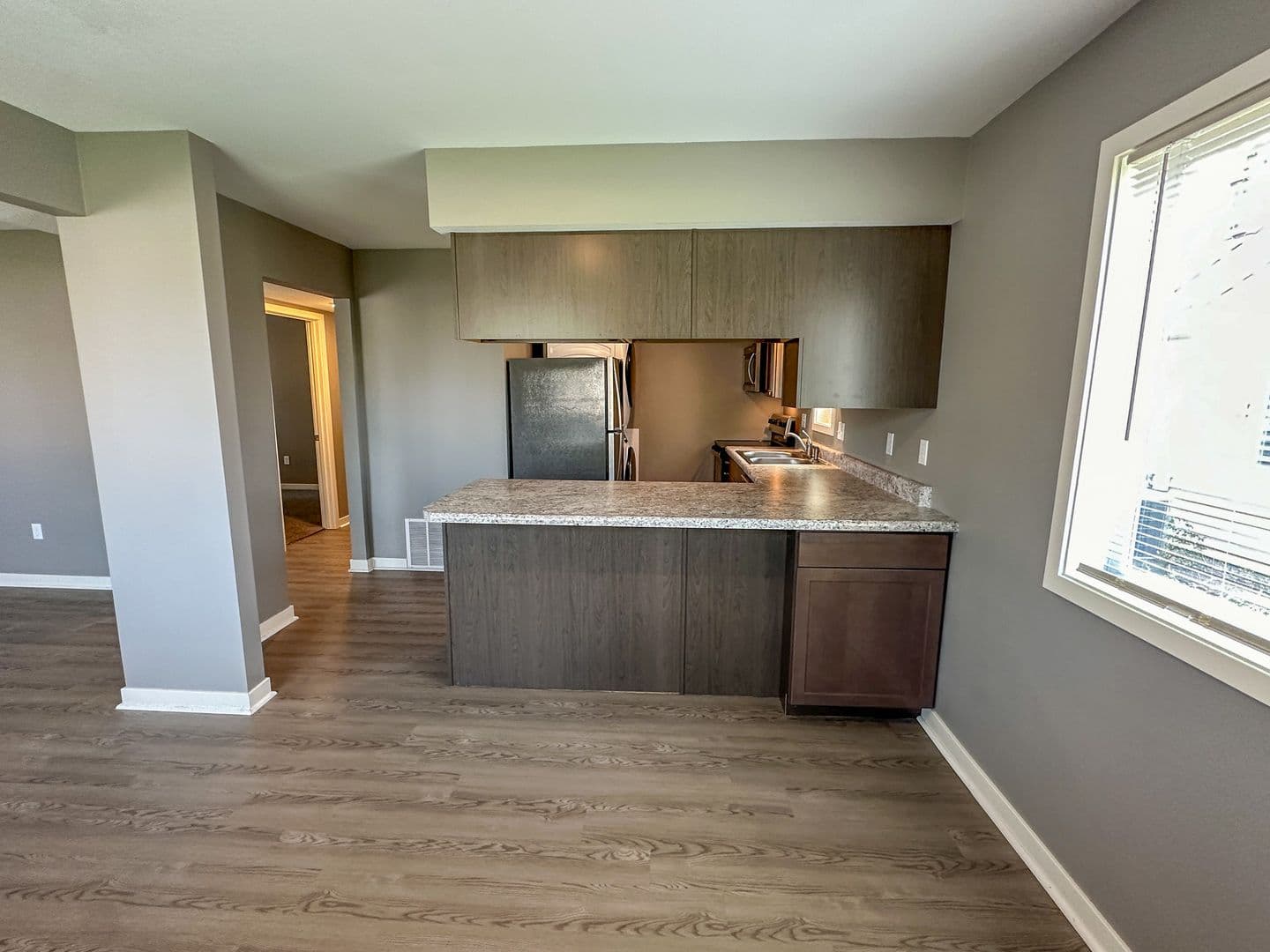 Ames Apartment: 218 S Dakota Ave