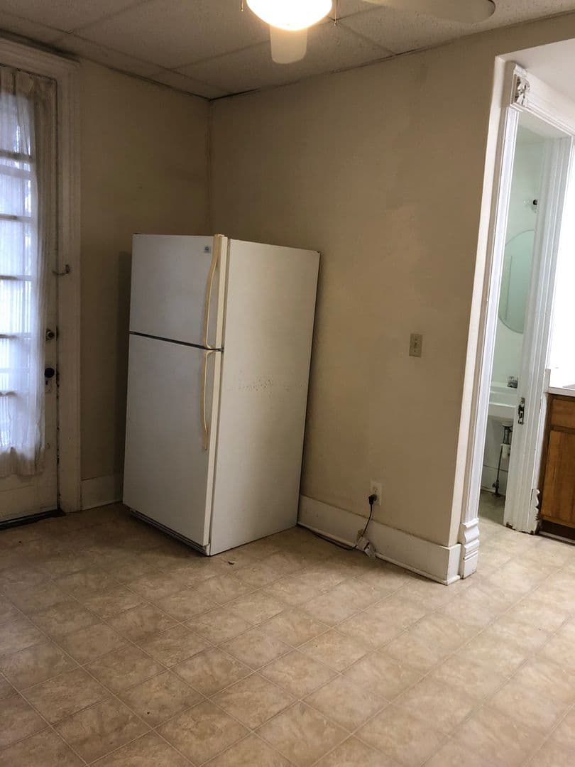 Ames House: 102 7th St