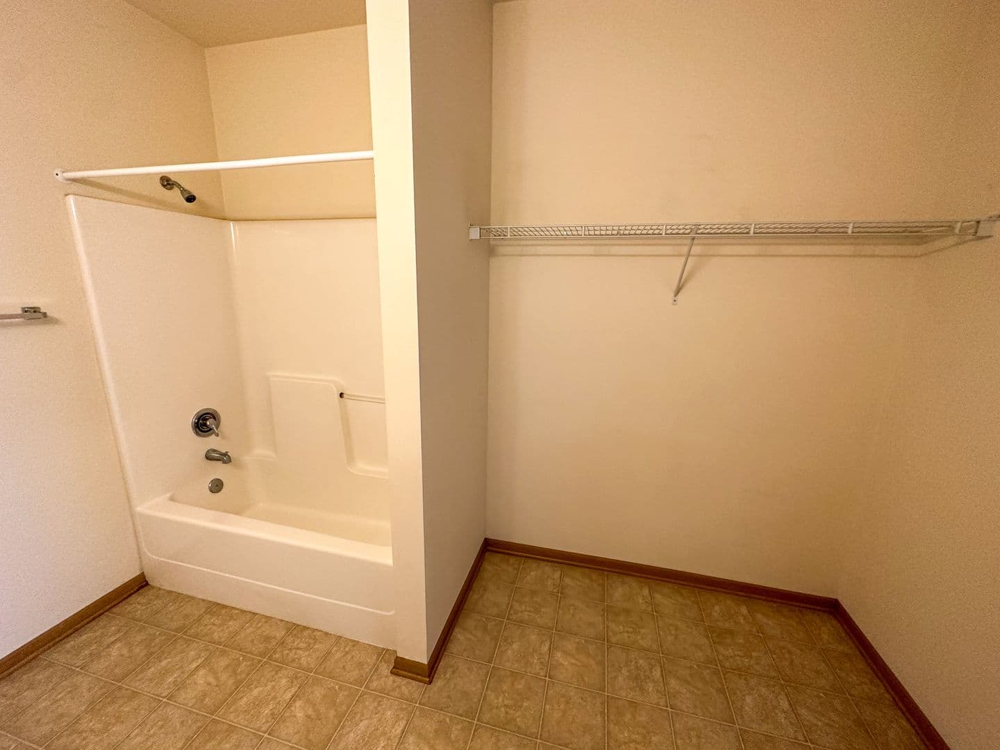 Ames Apartment: 210 Gray Ave