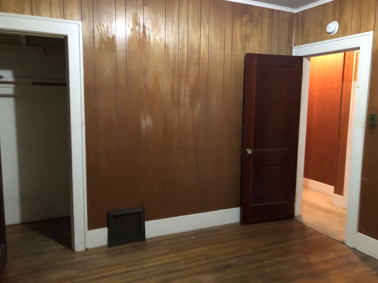 Ames Apartment: 121 Howard Ave