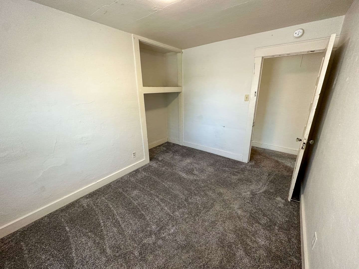 Ames Apartment: 141 Campus Ave