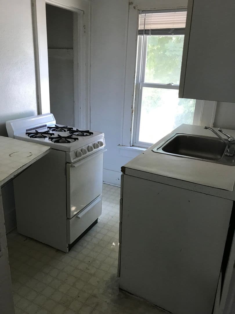 Ames House: 2862 Lincoln Way