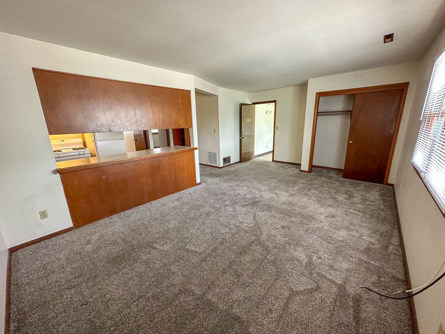 Ames Apartment: 218 N Hyland Ave