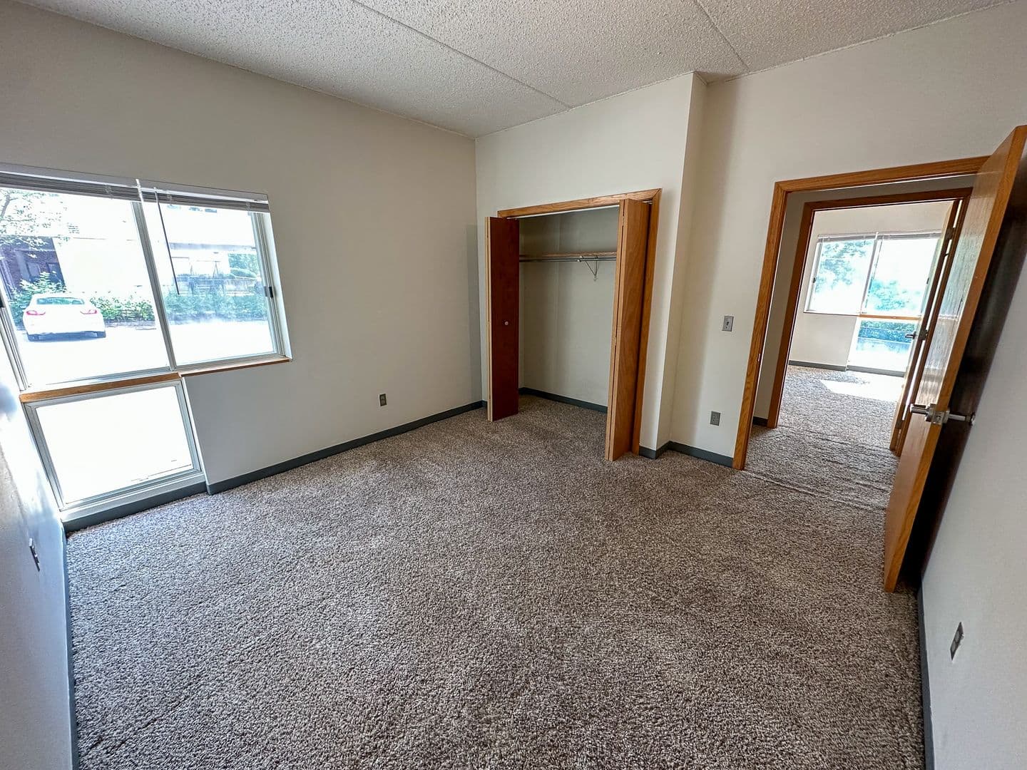 Ames Apartment: 245 N Hyland Ave