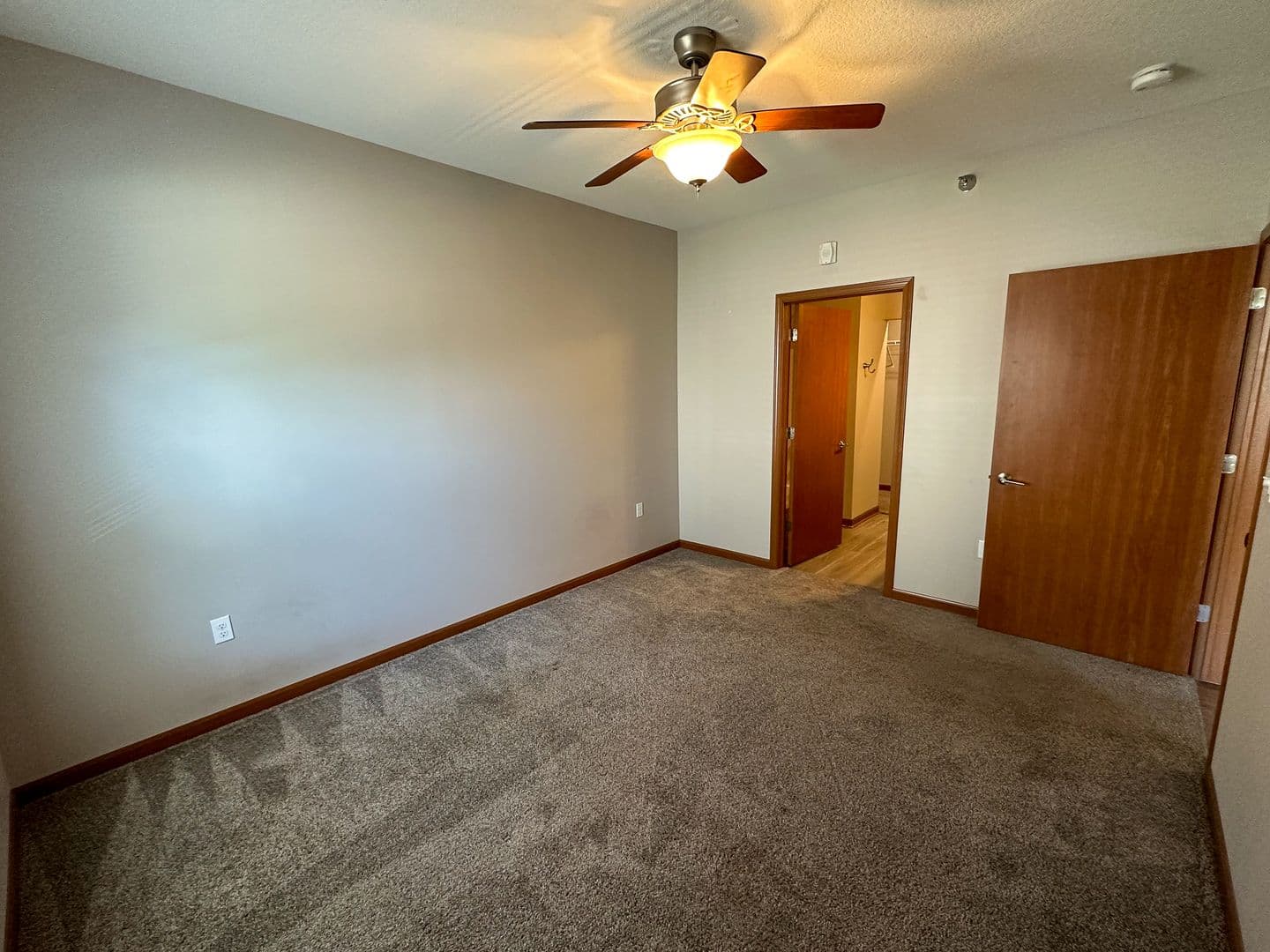 Ames Apartment: 135 Campus