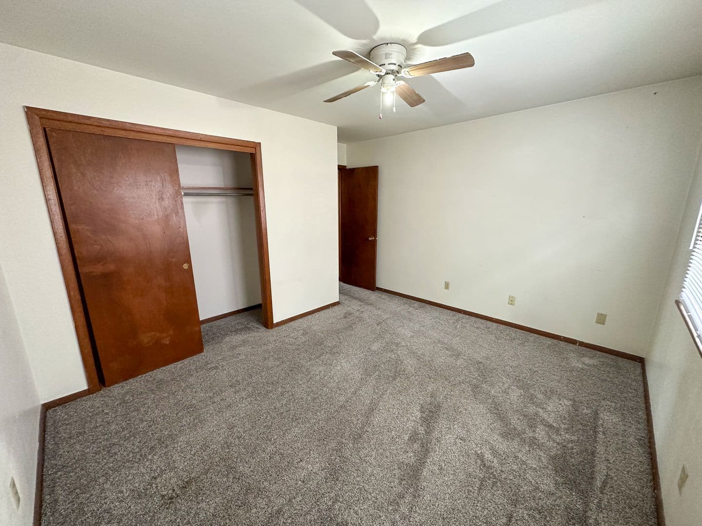 Ames Apartment: 218 N Hyland Ave