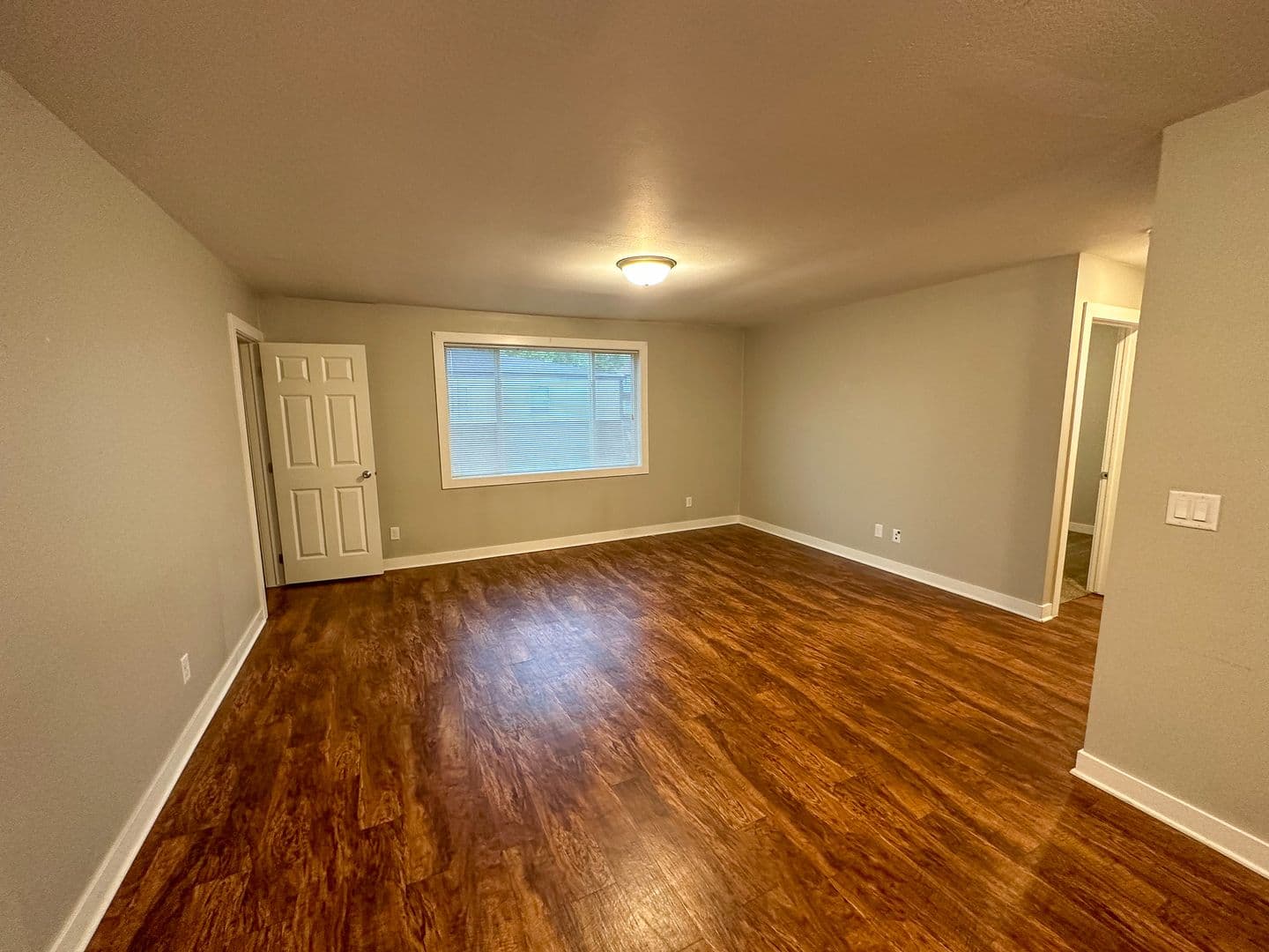 Ames Apartment: 207 S 5th St