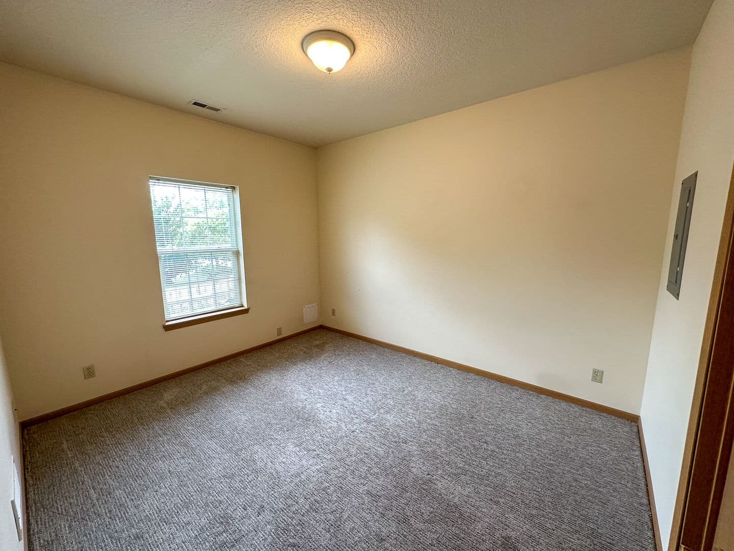 Ames Apartment: 210 Gray Ave