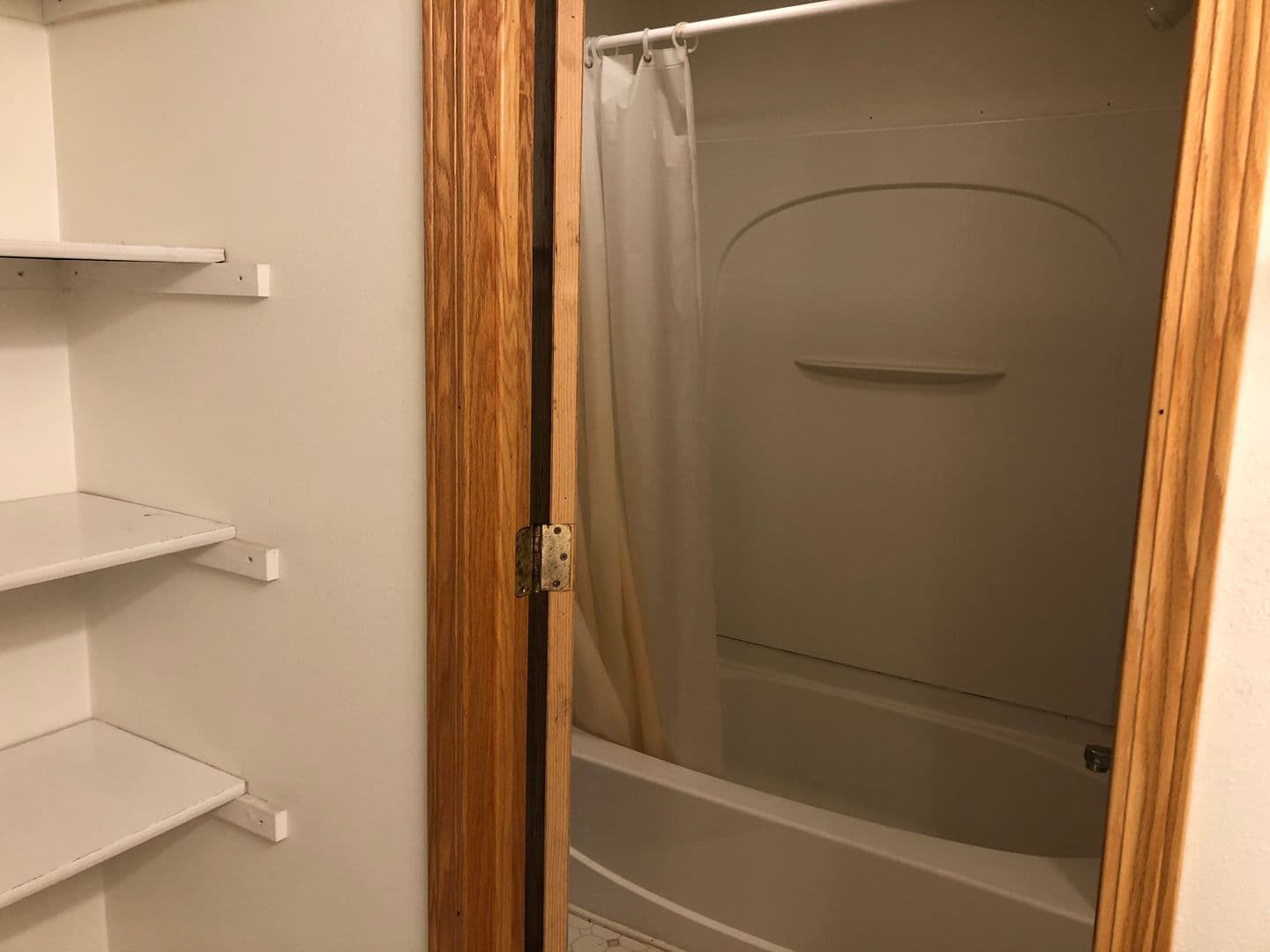 Ames Apartment: 121 Howard Ave