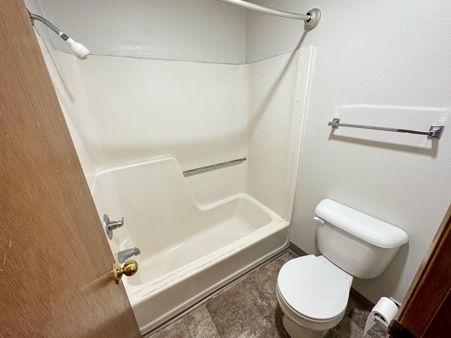 Ames Apartment: 1225 Delaware Ave
