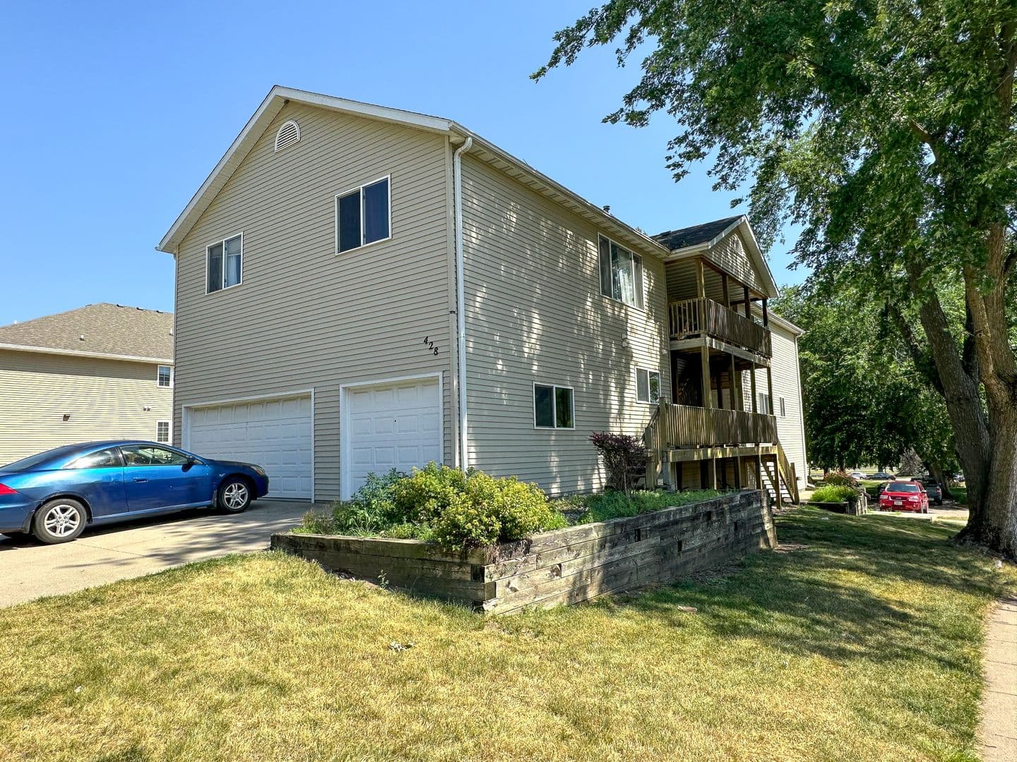 Ames Apartment: 428 S 4th St