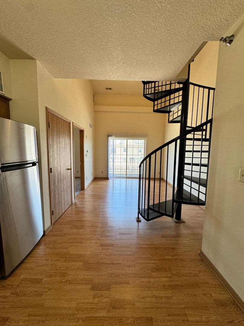 Ames Apartment: 210 Gray Ave