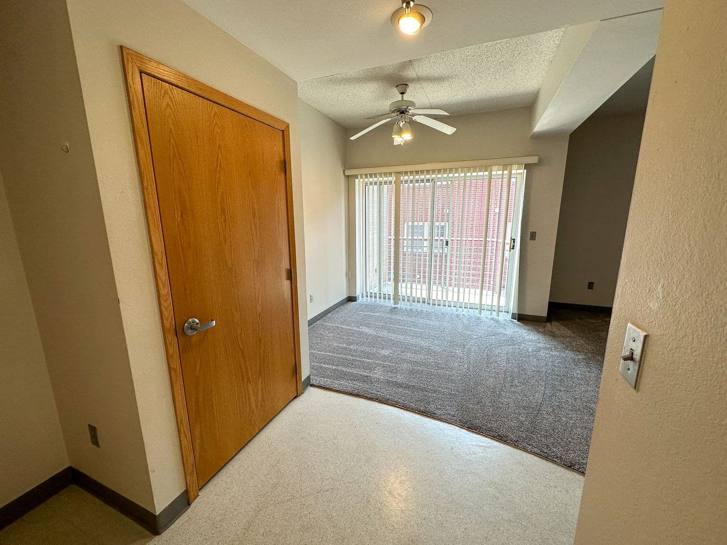 Ames Apartment: 244 N Hyland Ave
