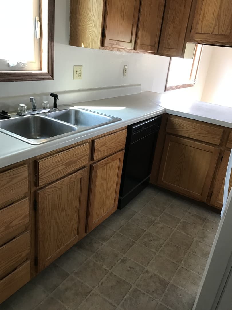 Ames Apartment: 220 S Dakota Ave