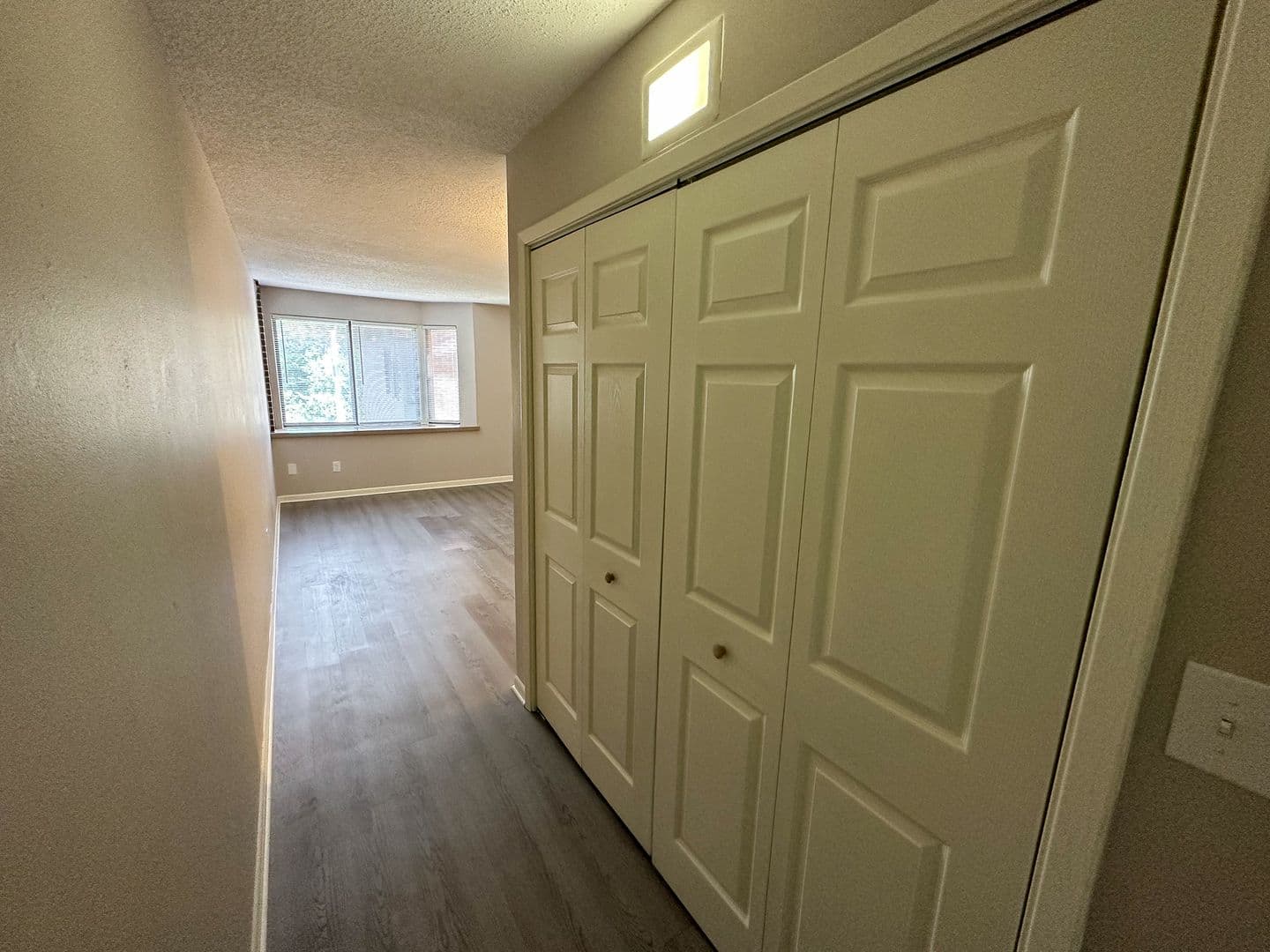 Ames Apartment: 246 N Hyland Ave