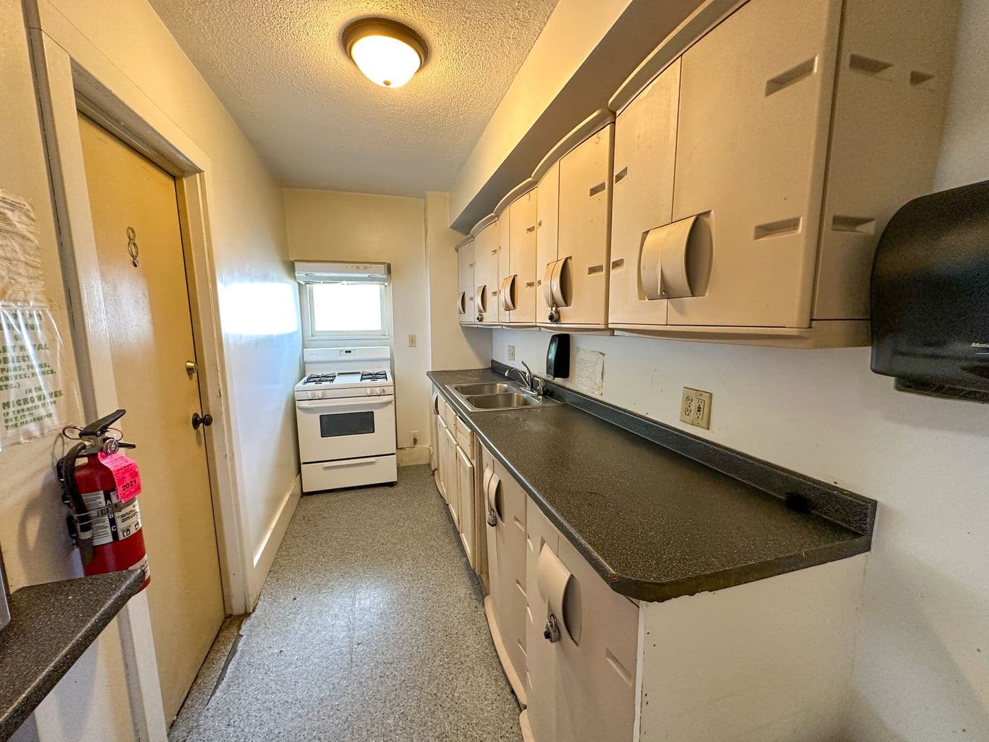 Ames Apartment: 233 Sheldon Ave