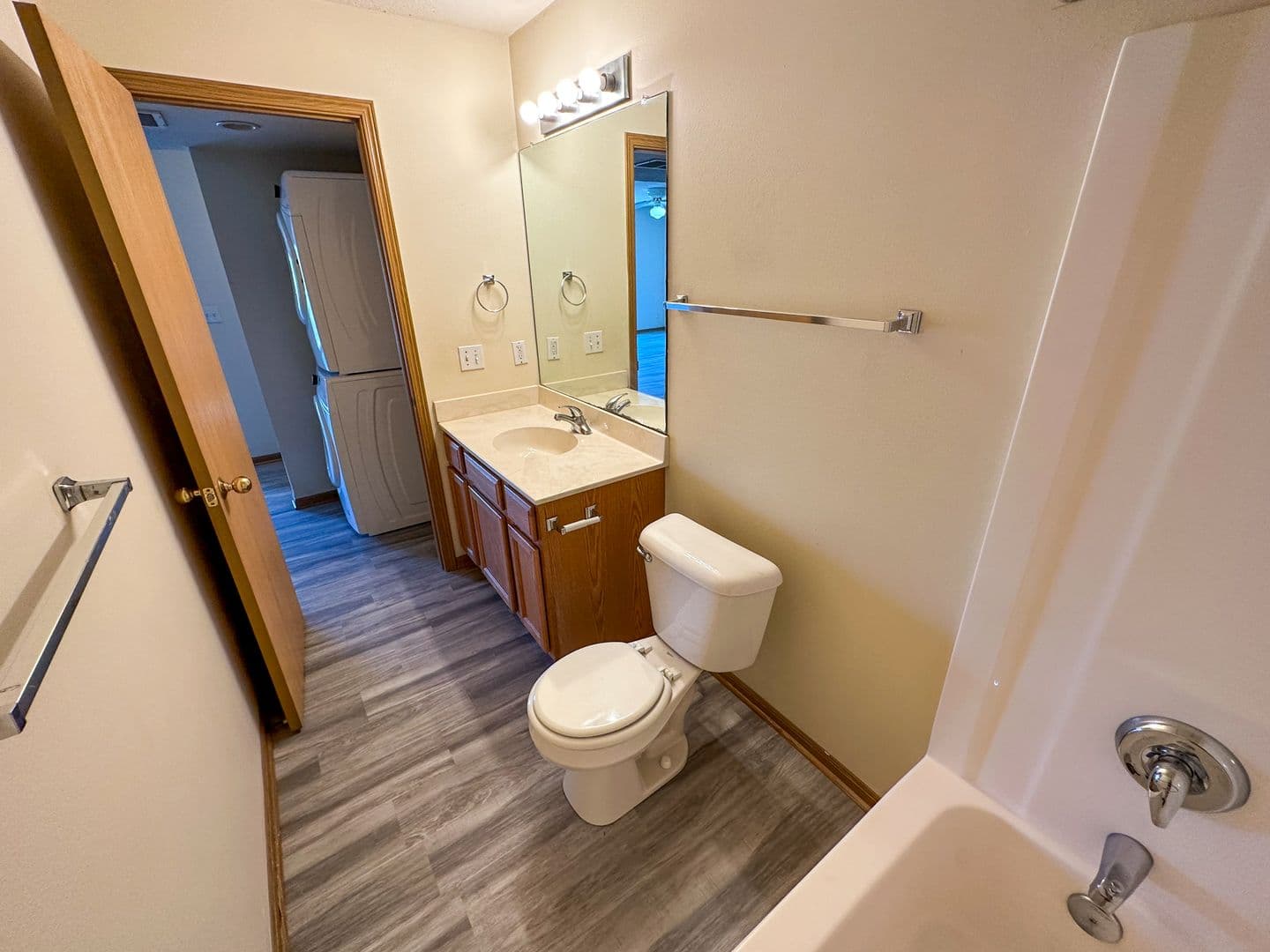 Ames Apartment: 121 Beach Ave